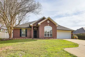 Close to Hospitals! Family Gem in West Monroe - Image 4