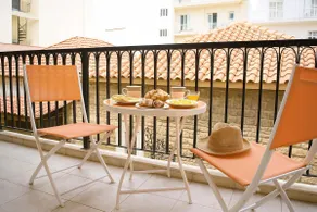 Erika's Oasis - Stylish Gem inthe Heart of History - Image 4