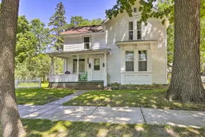Cozy East Side Retreat, Walk to UW-Stout/ Downtown - Image 3