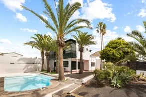 Schöne Villa mit beheiztem Pool, Grill und Terrasse - Image 3
