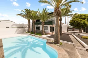 Schöne Villa mit beheiztem Pool, Grill und Terrasse - Image 2