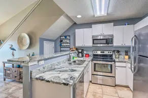 Steps to Sand! Miramar Unit w/ Pool, Tennis & More - Image 4