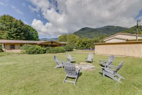 5 Mi to Cataloochee Ski Area! Family Home w/ Views - Image 4