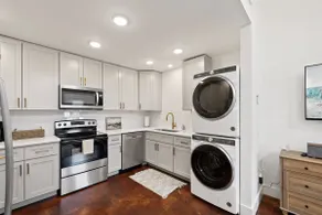 Cozy Loft Apartment, Minutes to MSU, Sleeps 4 - Image 4