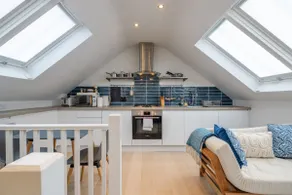 Charming Central 1Bed Home - Image 2