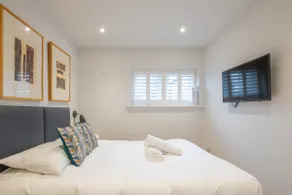 Charming Central 1Bed Home - Image 3