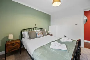 2BR Oban Retreat with Free Parking - Image 5