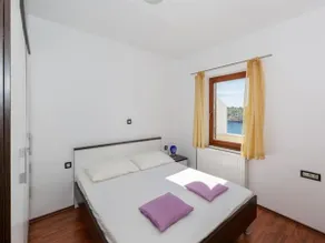 Pool-view 1-bedroom apartment in Obrovac - Image 3