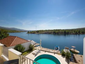 Pool-view 1-bedroom apartment in Obrovac - Image 5