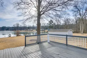 Waterfront Cottage at Cedar Pines Lake - Image 4