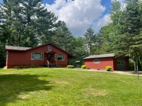 Private Lakefront Cabin Near Eagle River - Image 2