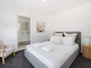 Villa Endsleigh - CBD Retreat, 2 Bed 2 Bath - Image 2