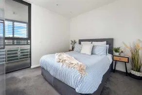 Worth - Happy Honeysuckle - Free Internet - Image 3