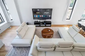 Home in Bucktown | Park for Free | Walk to Train - Image 3
