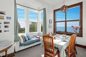 The Professor's Beach House - Brighton Home - Image 4