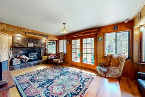 Riverfront dog-friendly retreat with a rustic flai - Image 4