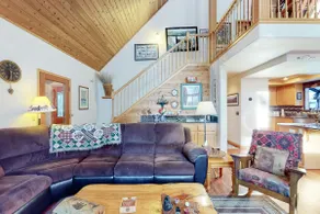 Charming Tahoe Donner home with 2 fireplaces & washer&dryer - Image 4