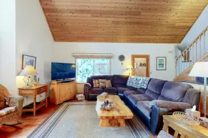 Charming Tahoe Donner home with 2 fireplaces & washer&dryer - Image 3
