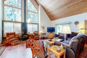Charming Tahoe Donner home with 2 fireplaces & washer&dryer - Image 2