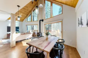 Charming cabin near downtown Truckee & skiing with large deck - Image 4