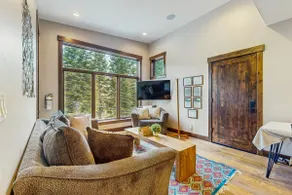Pristine home with lovely interior, private deck, - Image 4
