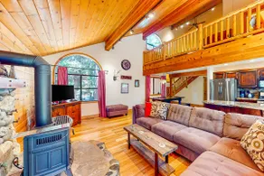 The Bears Lair House with Private Hot Tub & Tahoe Donner Passes - Image 4