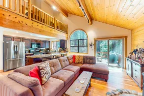 The Bears Lair House with Private Hot Tub & Tahoe Donner Passes - Image 3