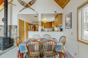 Cozy, dog-friendly getaway with wood stove & washe - Image 5
