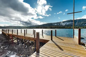 Second-floor lakefront condo with scenic views & easy access to town & slopes - Image 3