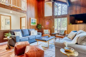 Airy house with SHARC passes, hot tub, game room, - Image 2