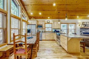 Sunriver home with private hot tub, SHARC passes f - Image 4