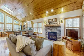 Sunriver home with private hot tub, SHARC passes f - Image 2