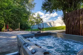 4BR 3BA Cabin w Games Hot Tub Near Smoky Mtns - Image 2