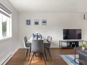 Charming Pet-friendly Summer Stay w/ Parking - Image 3