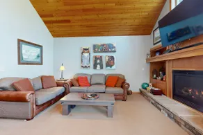 New Listing! 44 Freemont Crossing W/ Hot Tub 3 Bedroom Townhouse - Image 2