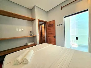 Modern Retreat with Balcony near Concha Beach - Image 3