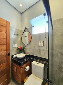 Modern Retreat with Balcony near Concha Beach - Image 4
