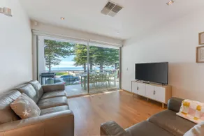 Breeze Beachfront Apartment no 1 - First Floor - Image 4
