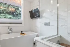 Dreamy Cabin Style Bungalow »Hot Tub&Steam Shower - Image 3