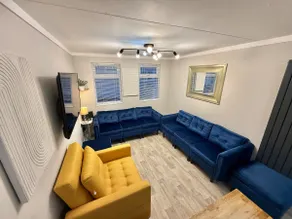 7-bed Compact Chalet Near Glasgow Sleeps up to 14 - Maryville Caravan Site Uddingston, Glasgow - Image 4