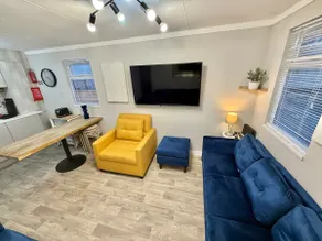 7-bed Compact Chalet Near Glasgow Sleeps up to 14 - Maryville Caravan Site Uddingston, Glasgow - Image 3
