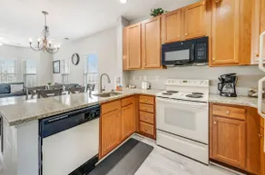 Large 3BR Private Condo Pool Tennis Great Location - Image 4