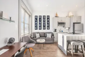 Convenient Condo On South Haven Black River - Image 4