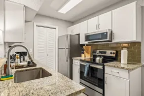 Modern 2BR Apt for 6 Guests | Pets Welcome & Top A - Image 5