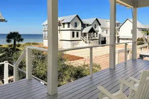 Gulf-front home with infinity pool, AC, kayaks, & - Image 2