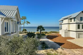 Gulf-front home with infinity pool, AC, kayaks, & - Image 4