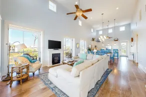 Gulf-front home with infinity pool, AC, kayaks, & - Image 5