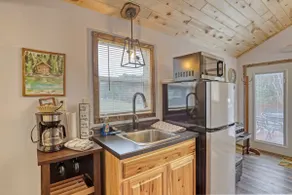 Cozy Creekside Retreat - Image 4