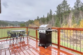 Cozy Creekside Retreat - Image 3