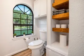 Kemah Boardwalk Retreat | Sleeps 7 | King Bed - Image 4